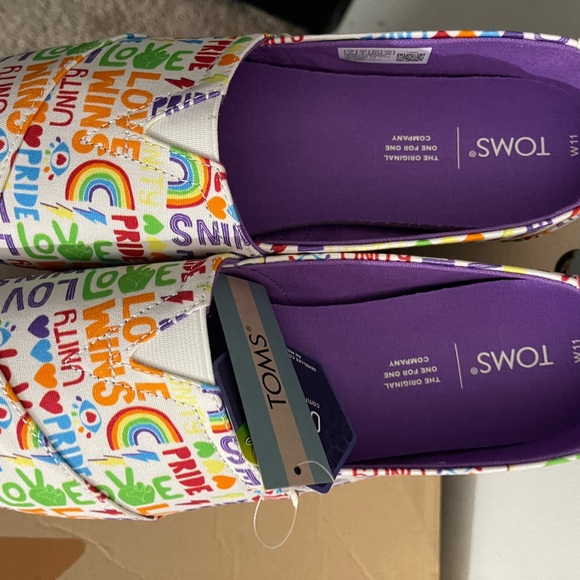Toms Pride shoe multicolor with love messages all around - Picture 2 of 3